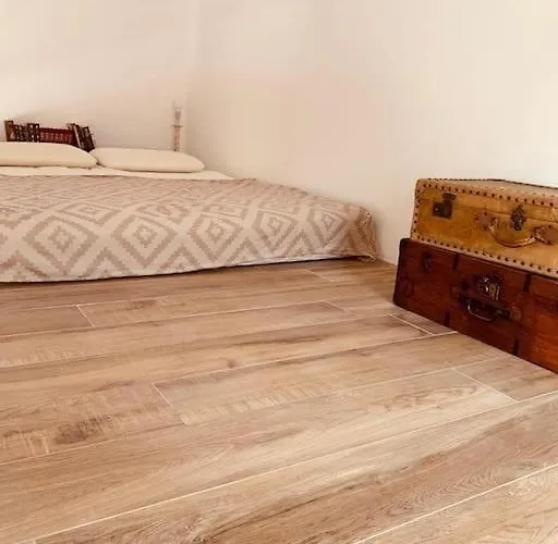 Duplex Pour 2 à 6 Personnes Avec Terrasse En Plein Cœur De La Citadelle De Bonifacio (Corsica)